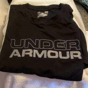 Under Armour loose fitting men’s large active T-shirt